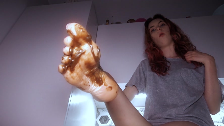 Clean up my feet - UltraHD/4K 3840x2160 - (Actress: HotDirtyIvone 2020)