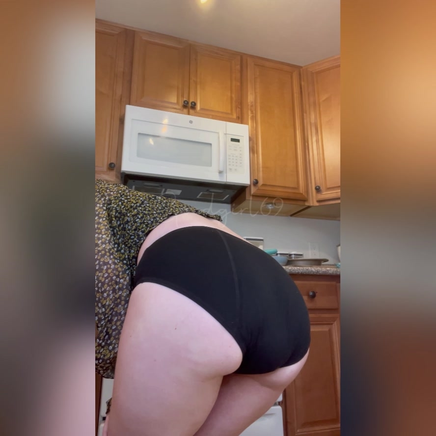 Desperate Kitchen Panty Poop (First Vid!) - FullHD 1080x1080 - (Actress: Sophia_Sprinkle 2020)