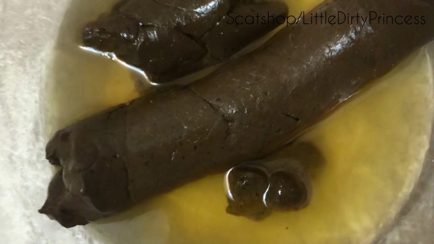 Long thick poop served in a bowl of pee for you - FullHD 1920x1080 - (Actress: DirtyPrincess  2020)