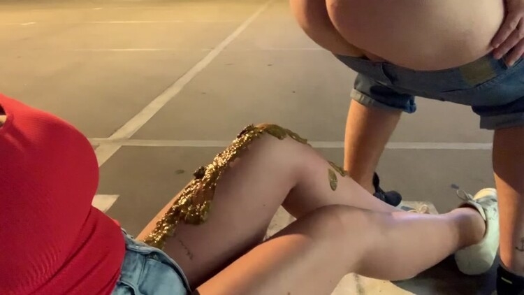 Shit on the parking garage deck - so hard I was never angekackt - FullHD 1920x1080 - (Actress: Devil Sophie 2022)