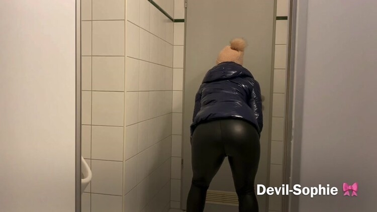 Caught with the office toilet door open - come and shit on my latex pants - UltraHD/4K 3840x2160 - (Actress: Devil Sophie 2022)