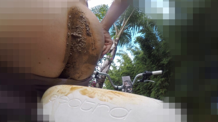 bikeshit - FullHD  - (Actress: BetweenMyCheeks 2024)