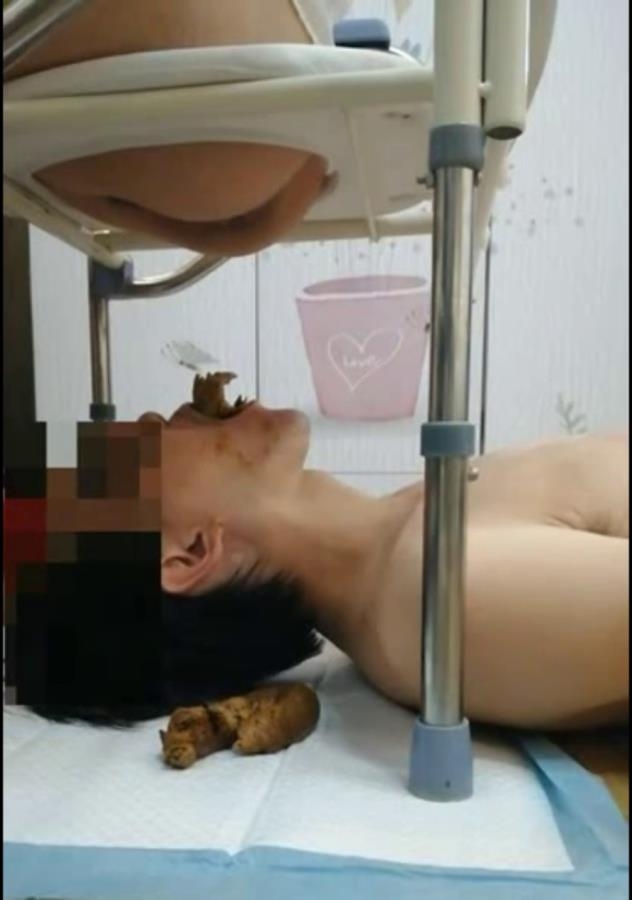 Chinese Scat Mistress Makes Big Shit on her Human Toilet P1 - SD