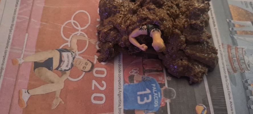 Xiomara Fox Fetish Queen – Giantess scat 1 (with a tiny men toy) - SD