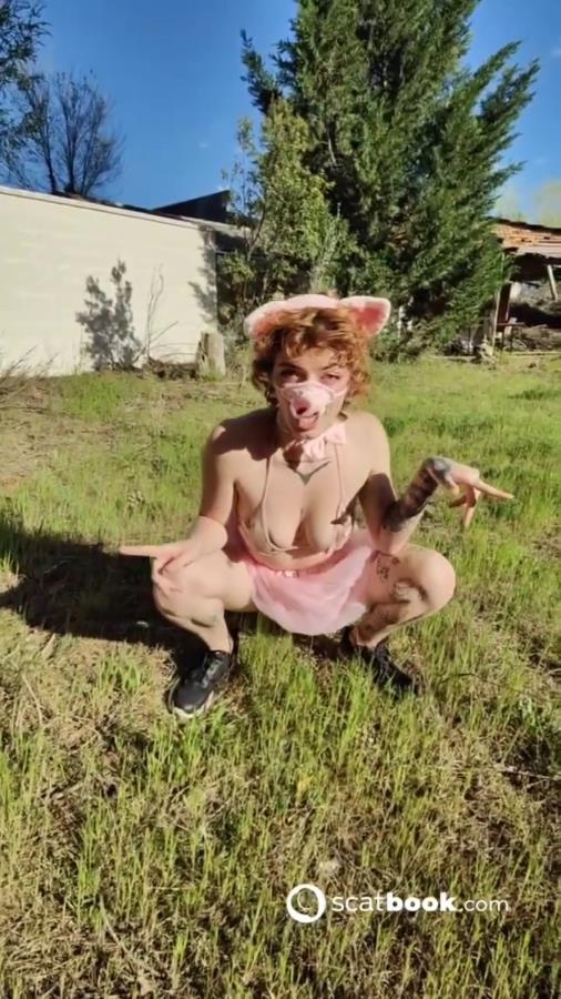 Malafalda Pig Peeing On Lawn P1 - SD