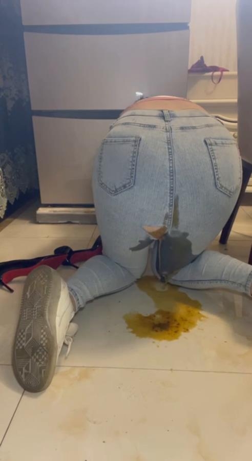 Diarrhea Without Taking Off Jeans, by Hot Chinese Woman. P1 - SD