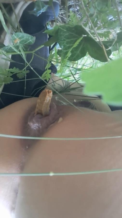 In the heart of Nature Outdoor Pooping P1 - FullHD