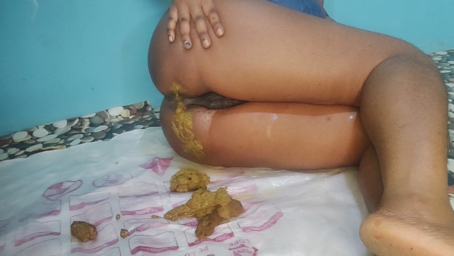 Training pretty eating and smearing - HD  - (Actress: PrettyEbonies 2025)