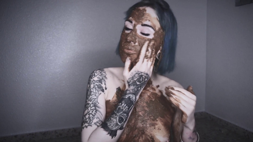 Really Dirty Girl with SHIT - FullHD
