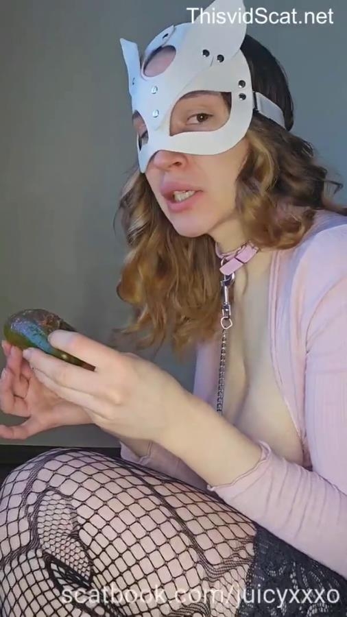 Juicy Shoves a Big Pickle Deep in Her Ass Then Pulls It Out and Eats It Covered in Shit. P1 - SD