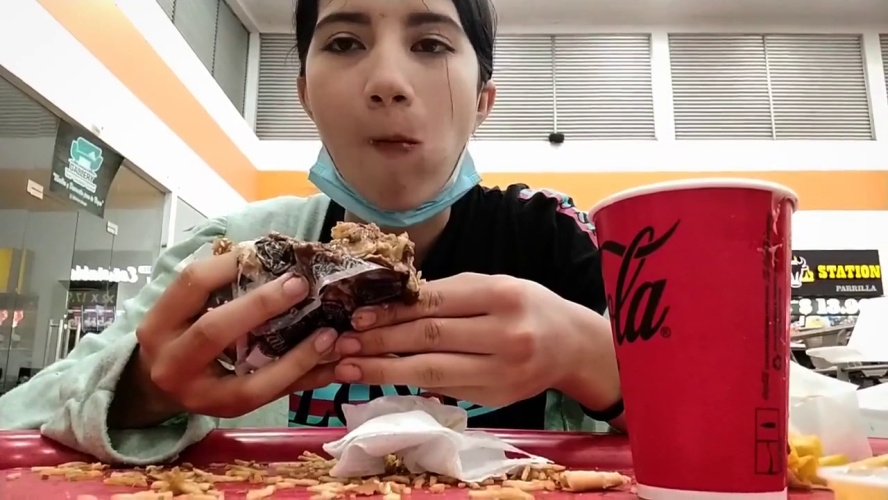 She Eats A Scat Burger 006b38b - HD 